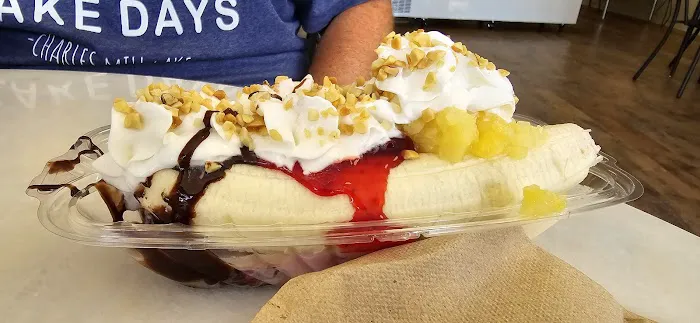 Bonnie Lee Creamery Ice Cream Parlor Picture 4