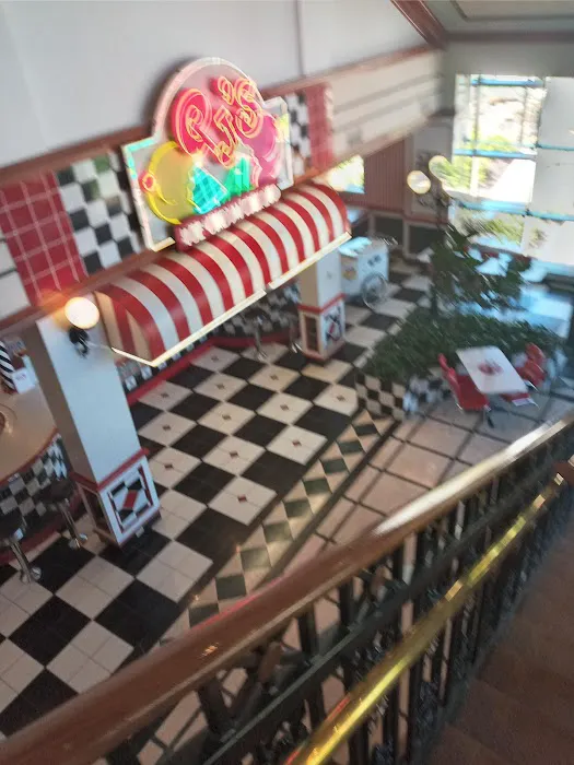 PJ’s Ice Cream Parlor Picture 1