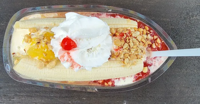 Polly's Ice Cream Picture 2