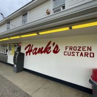 Hank's Frozen Custard ico