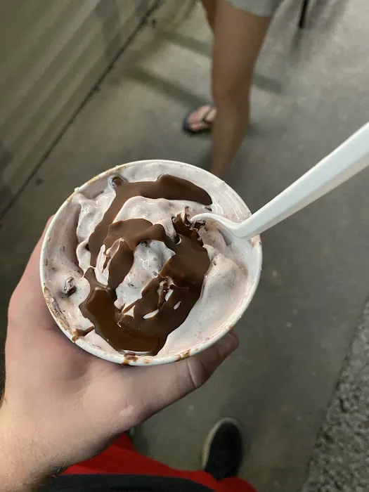 Twist & Shakes Ice Creamery Picture 3