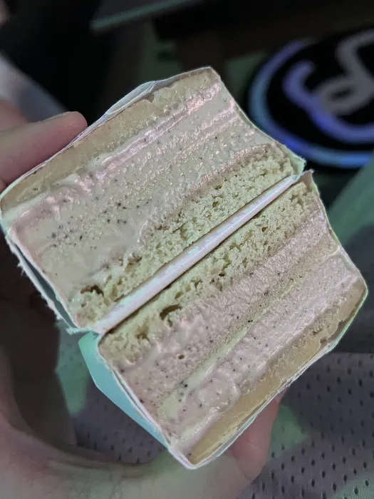 Leona's Ice Cream Picture 3