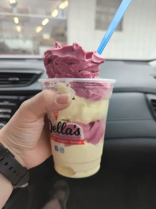 Della's Ice Cream Picture 2