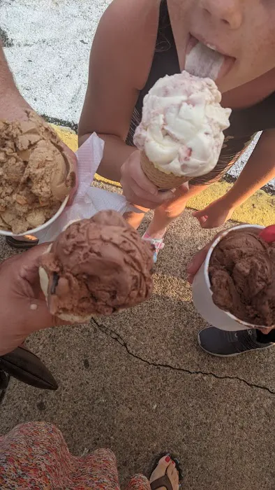 Del's Plum Creamery Picture 10