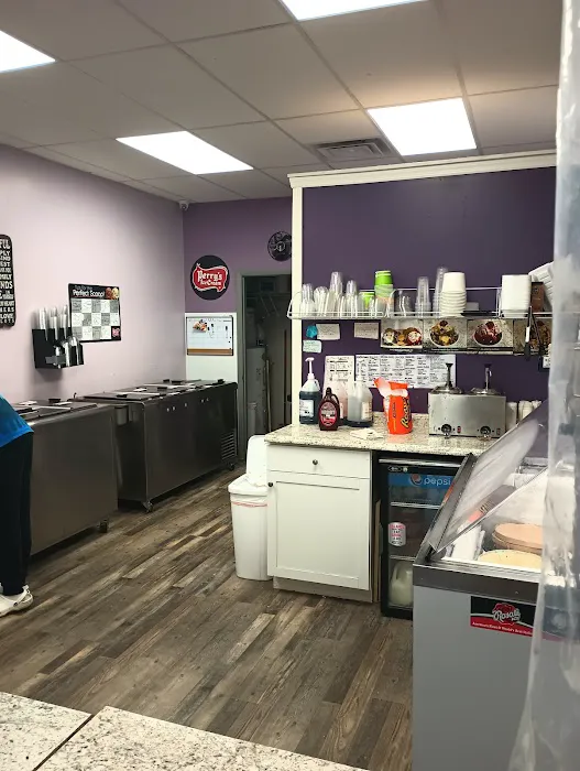 Del's Plum Creamery Picture 9