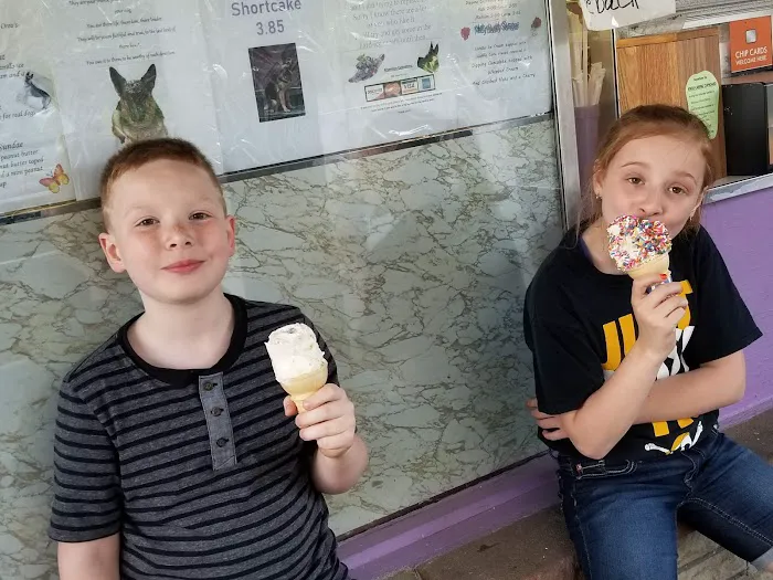 Renninger's Ice Cream Parlor Picture 5