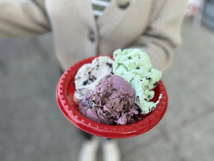 Scoops Ice Cream Shoppe Picture 3