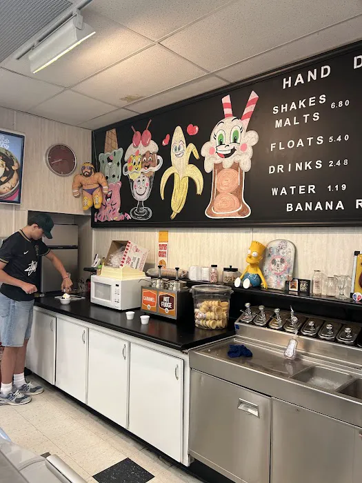 Scoops Ice Cream Shoppe Picture 1