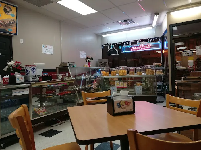 Scoops Ice Cream Shoppe Picture 8