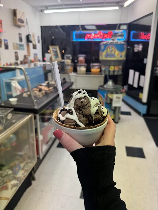 Scoops Ice Cream Shoppe Picture 6