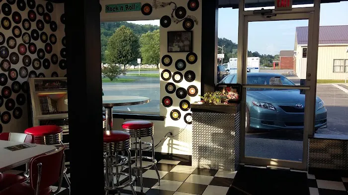 Shell's Ice Cream & Grill Picture 3