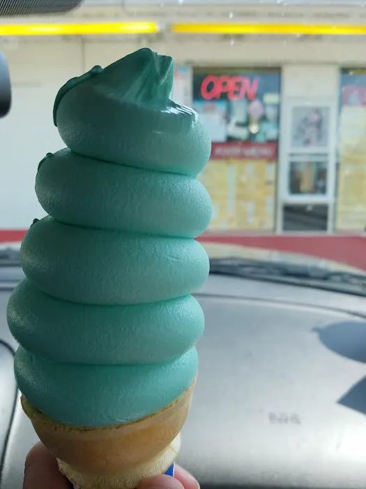J's Mainstreet Ice Cream and Hot Dog Shoppe Picture 3