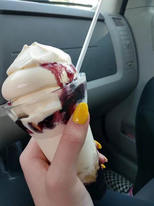 J's Mainstreet Ice Cream and Hot Dog Shoppe Picture 6