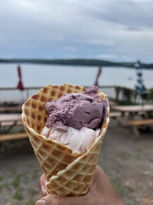 Lakeside Creamery Picture 3