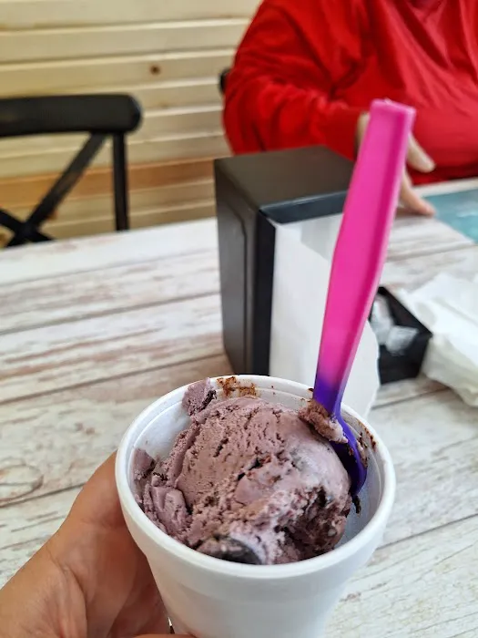 Gibby's Ice Cream and Grill Picture 3