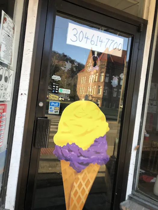 Molly's Hand-Dipped Ice Cream & Molly's Playhouse Picture 8