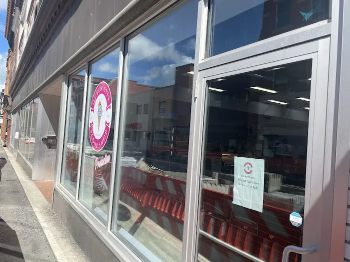 Queen City Creamery Scoop Shop Picture 3