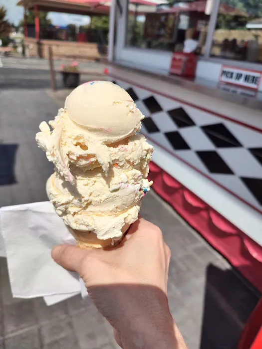 Molly's Ice Cream Picture 4