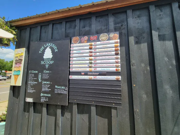 The Lakeside Scoop Picture 10