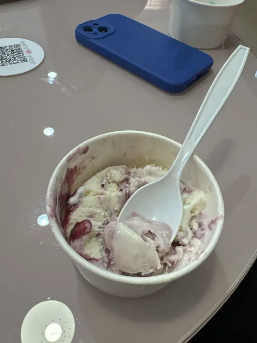 Freshie's Ice Cream & Soda Fountain Picture 3