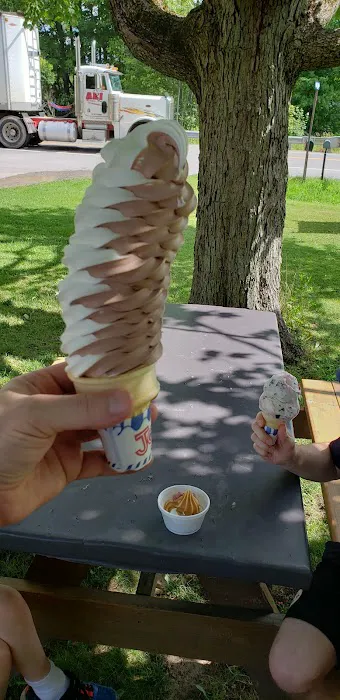Country Pines Ice Cream Shop Picture 5