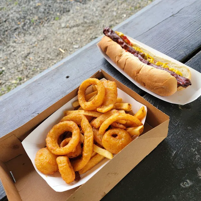 Noel's Family Drive-In Picture 3