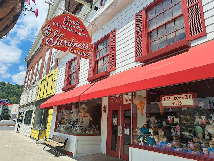 Gardners Ice Cream Parlour Picture 1