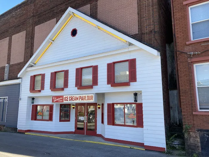 Gardners Ice Cream Parlour Picture 6
