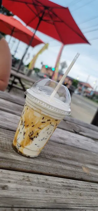 A & R Ice Cream Shop & More Picture 4