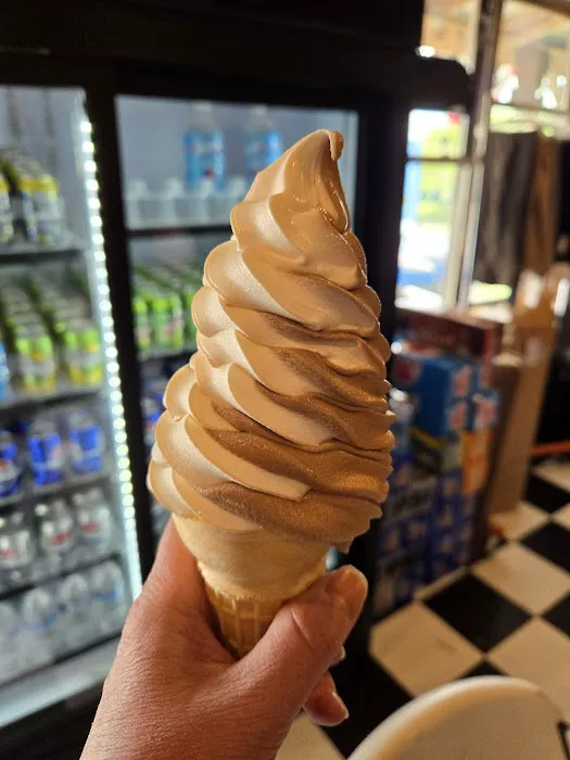 Mr.Richards hot dogs and soft serve ice cream Picture 9