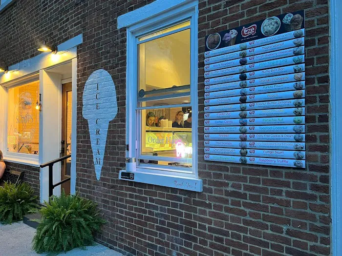 Scoops on the Square Picture 9