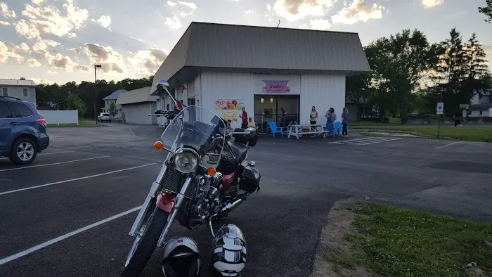 Riddle's Ice Cream Shop Picture 2