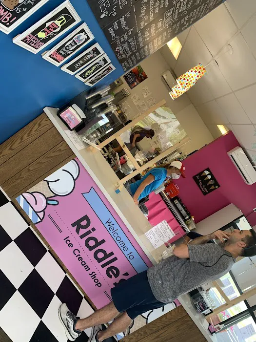 Riddle's Ice Cream Shop Picture 10