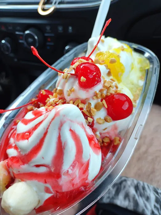 Riddle's Ice Cream Shop Picture 7