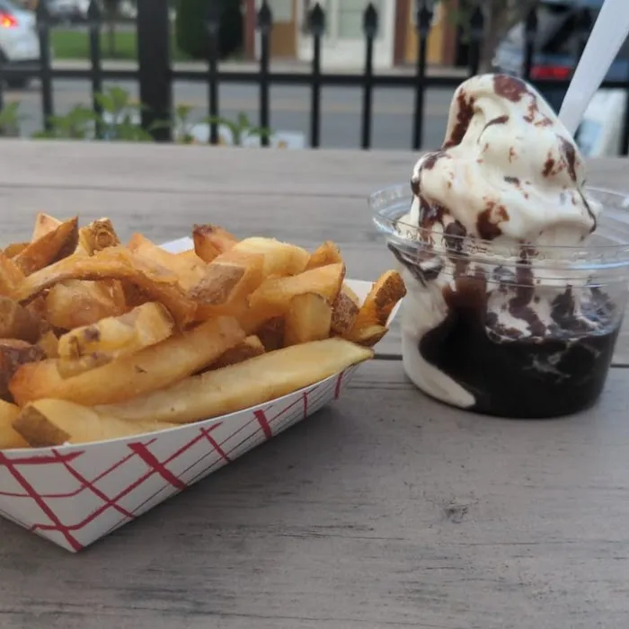 Reedsville Creamery Ice Cream Stand Picture 9