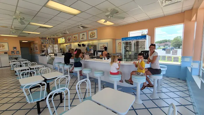 Lic's Deli & Ice Cream Picture 7