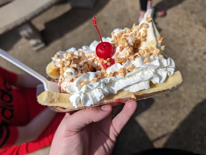 Rivertown Ice Cream and Grill Picture 4