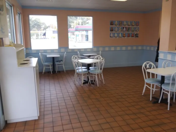 Lic's Deli & Ice Cream Picture 3