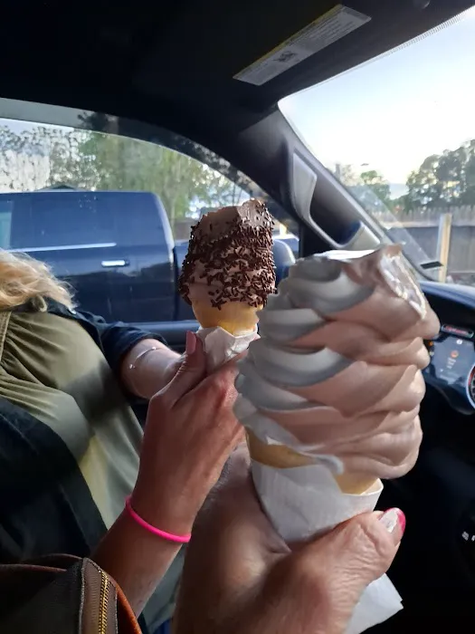 Willie's Ice Cream Picture 6