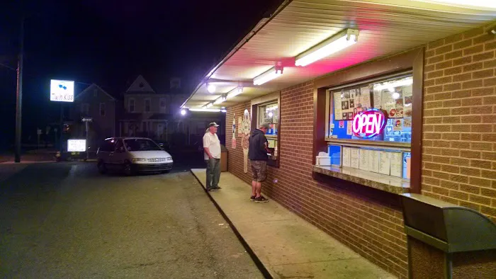 Twin Kiss Lewistown Picture 9