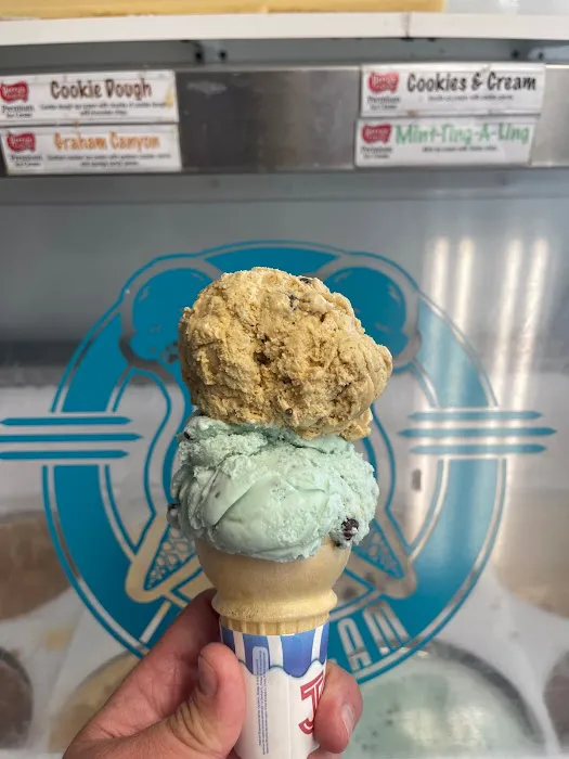 Route 16 Ice Cream Picture 1
