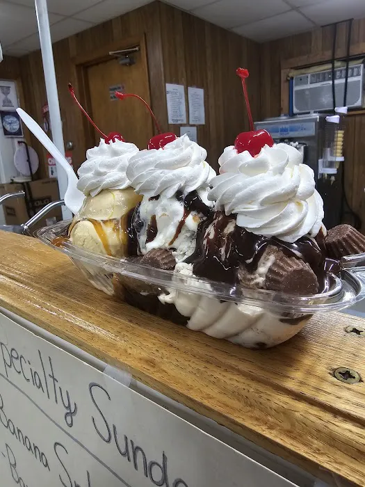 Gwenny’s Ice Cream Shoppe Picture 8
