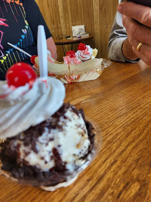 Gwenny’s Ice Cream Shoppe Picture 4