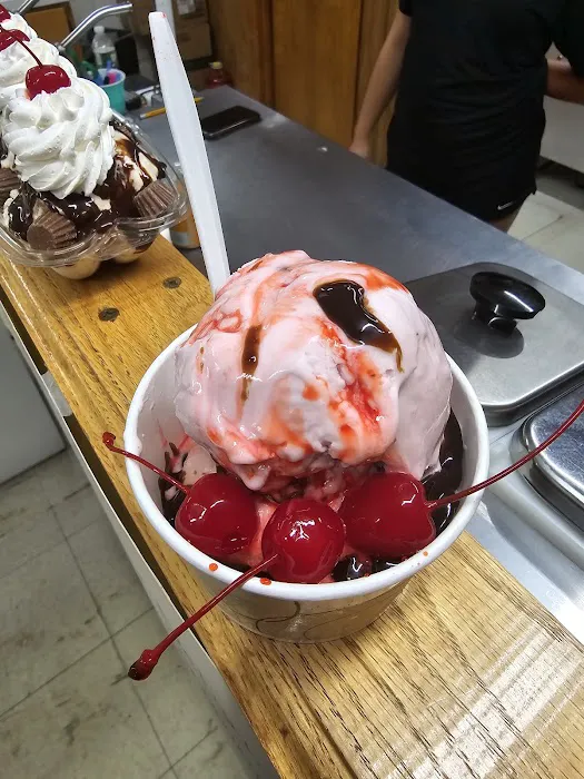 Gwenny’s Ice Cream Shoppe Picture 6