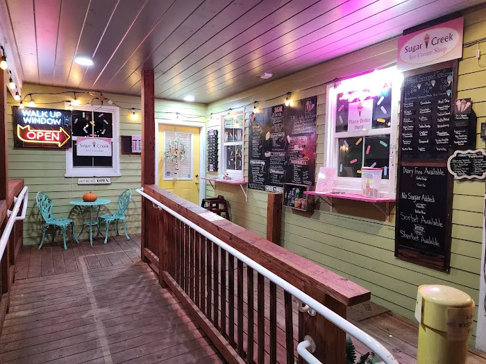 Sugar Creek Snowy & Sweet Ice Cream Shop Picture 2