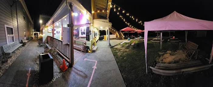 Sugar Creek Snowy & Sweet Ice Cream Shop Picture 1