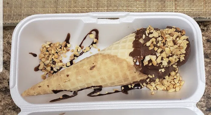 Sugar Creek Snowy & Sweet Ice Cream Shop Picture 10