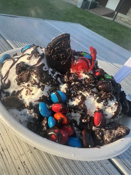 Mountain Top Ice Cream Shop Picture 7