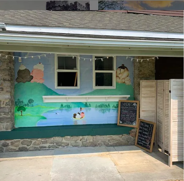 Mountain Top Ice Cream Shop Picture 8