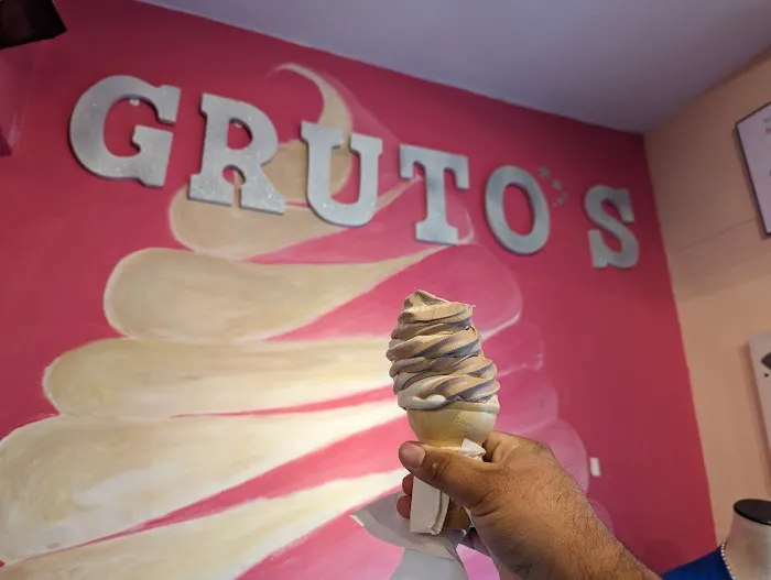 Gruto's Soft Serve Picture 8